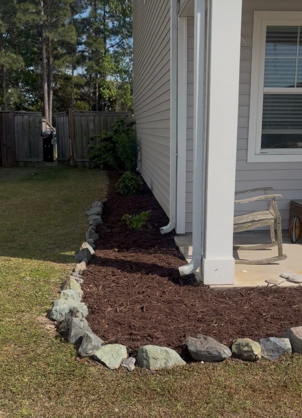 Gallery photos for Fresh Mulch and Clean Beds Give This Home New Curb Appeal: Image #1