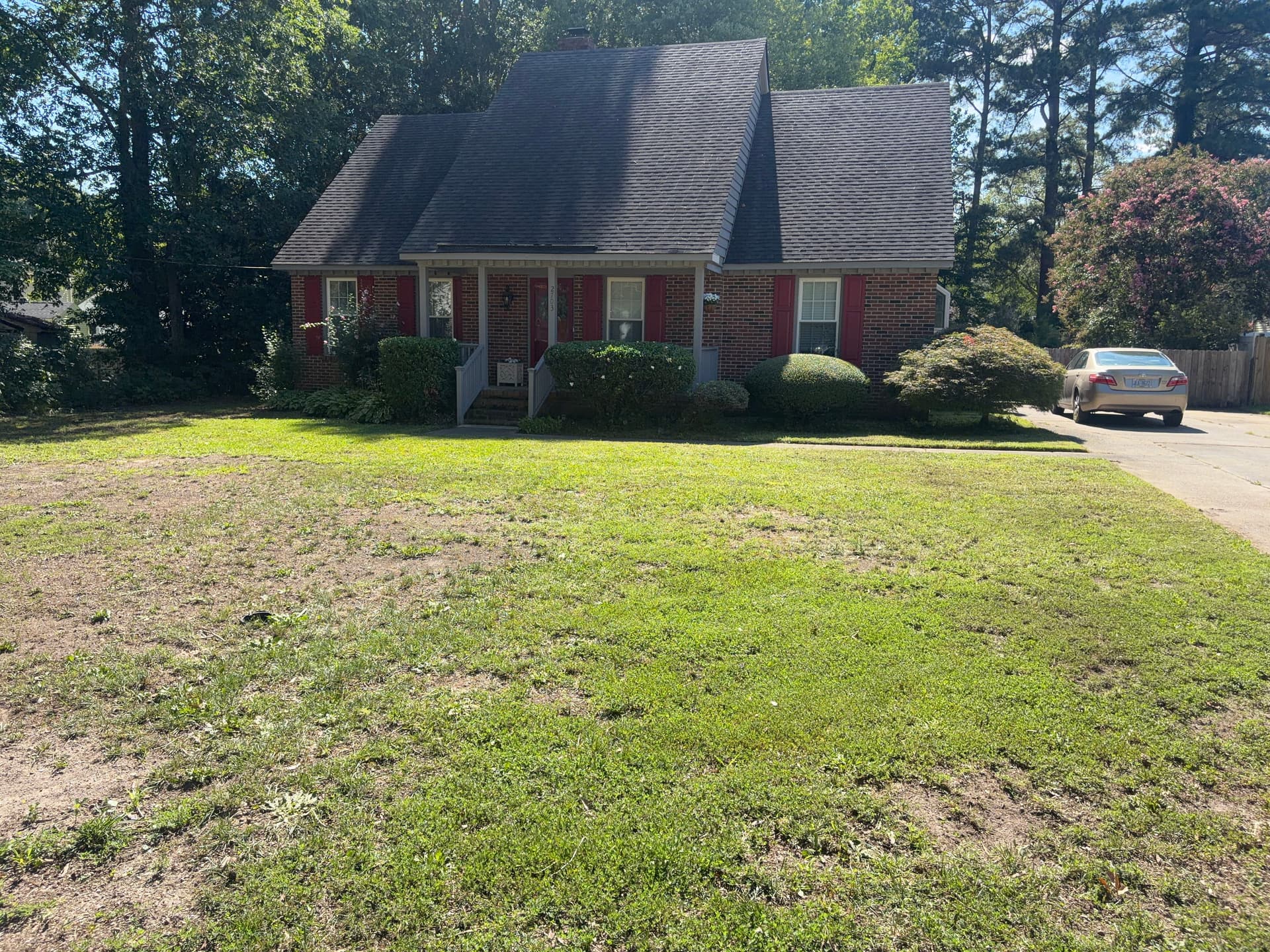Gallery photos for Shrub Trimming and Yard Cleanup That Makes a Difference: Image #2