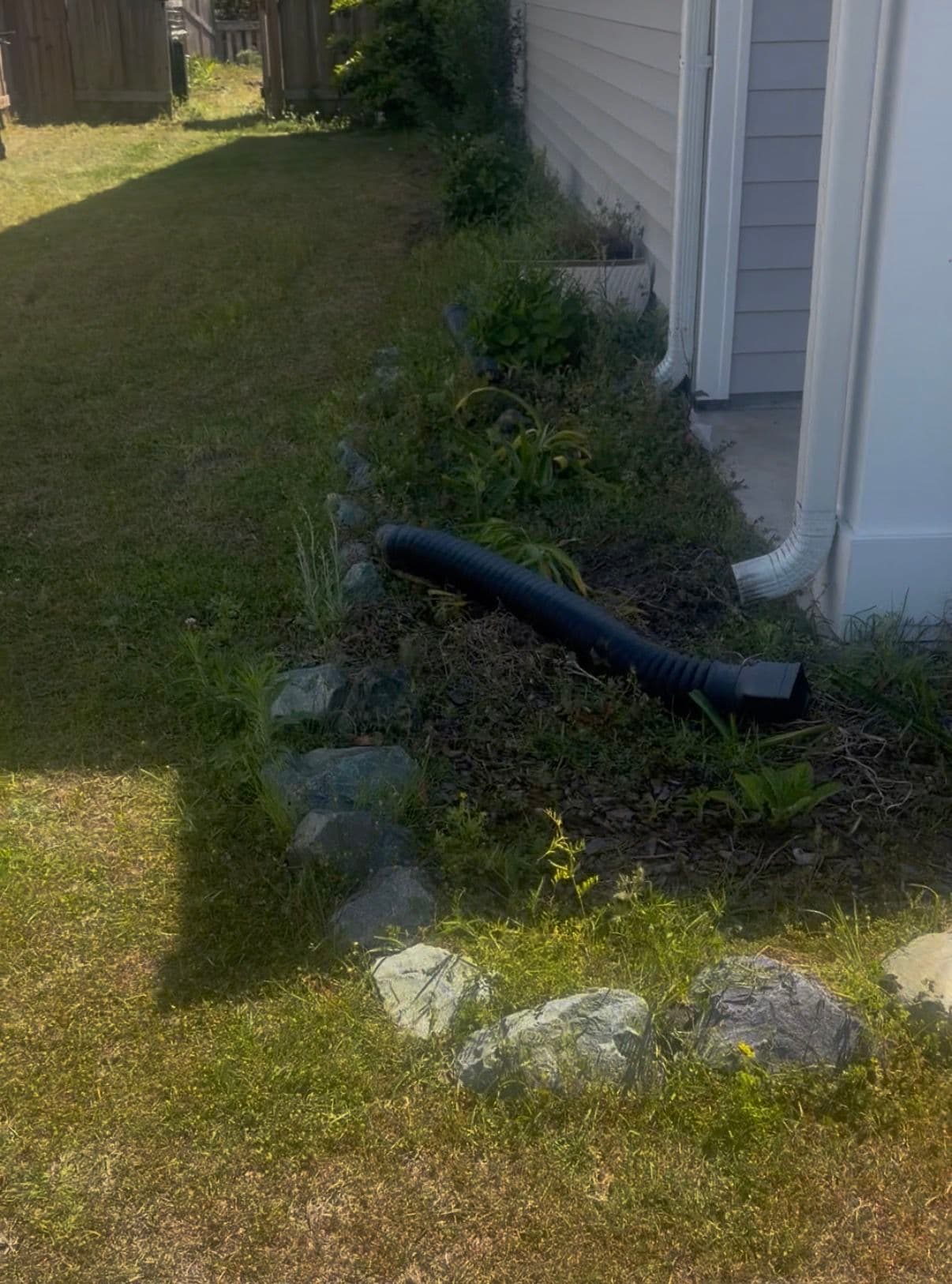 Gallery photos for Fresh Mulch and Clean Beds Give This Home New Curb Appeal: Image #2