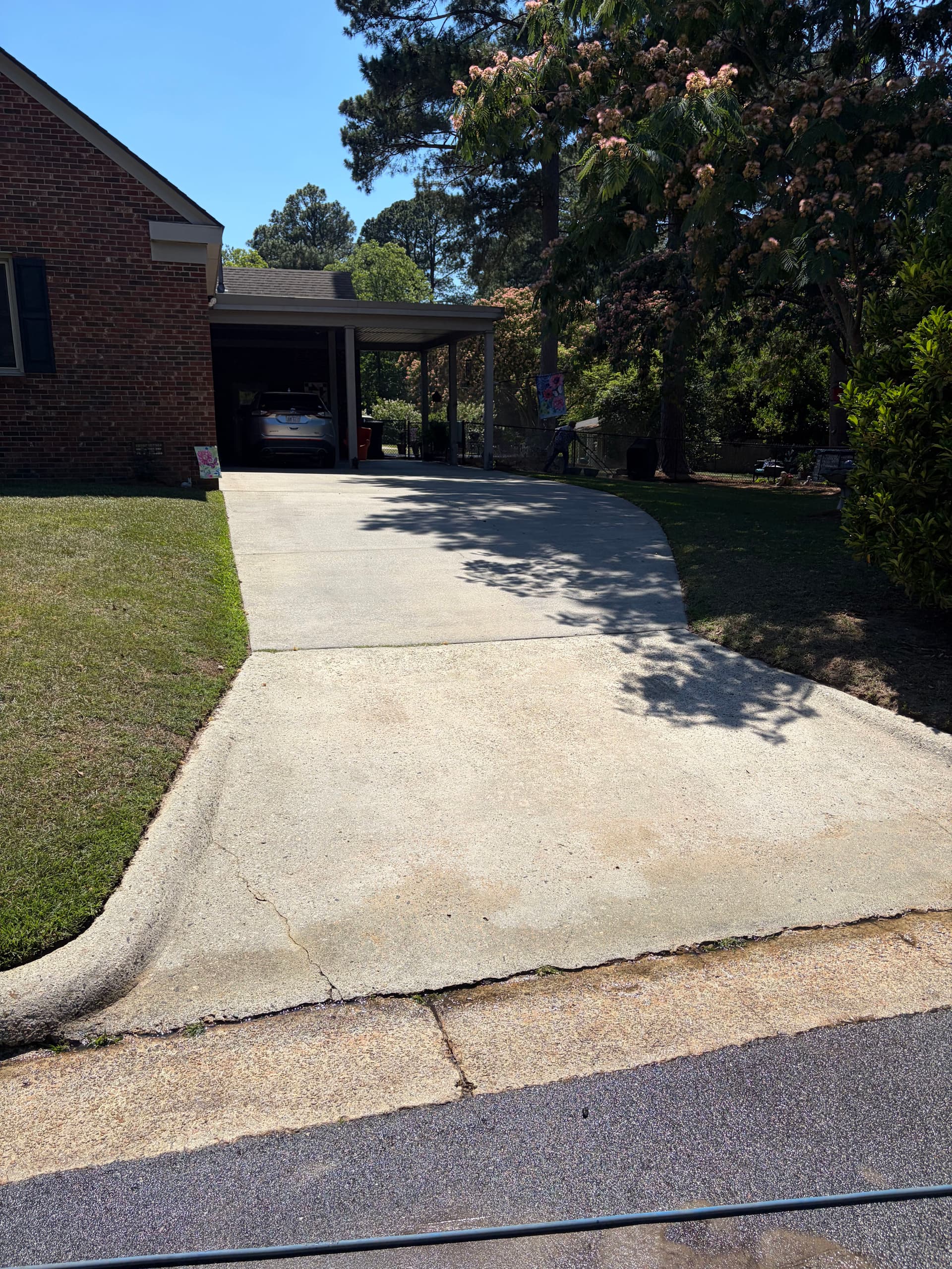 Gallery photos for Concrete Driveway Pressure Wash That Actually Makes a Difference: Image #1