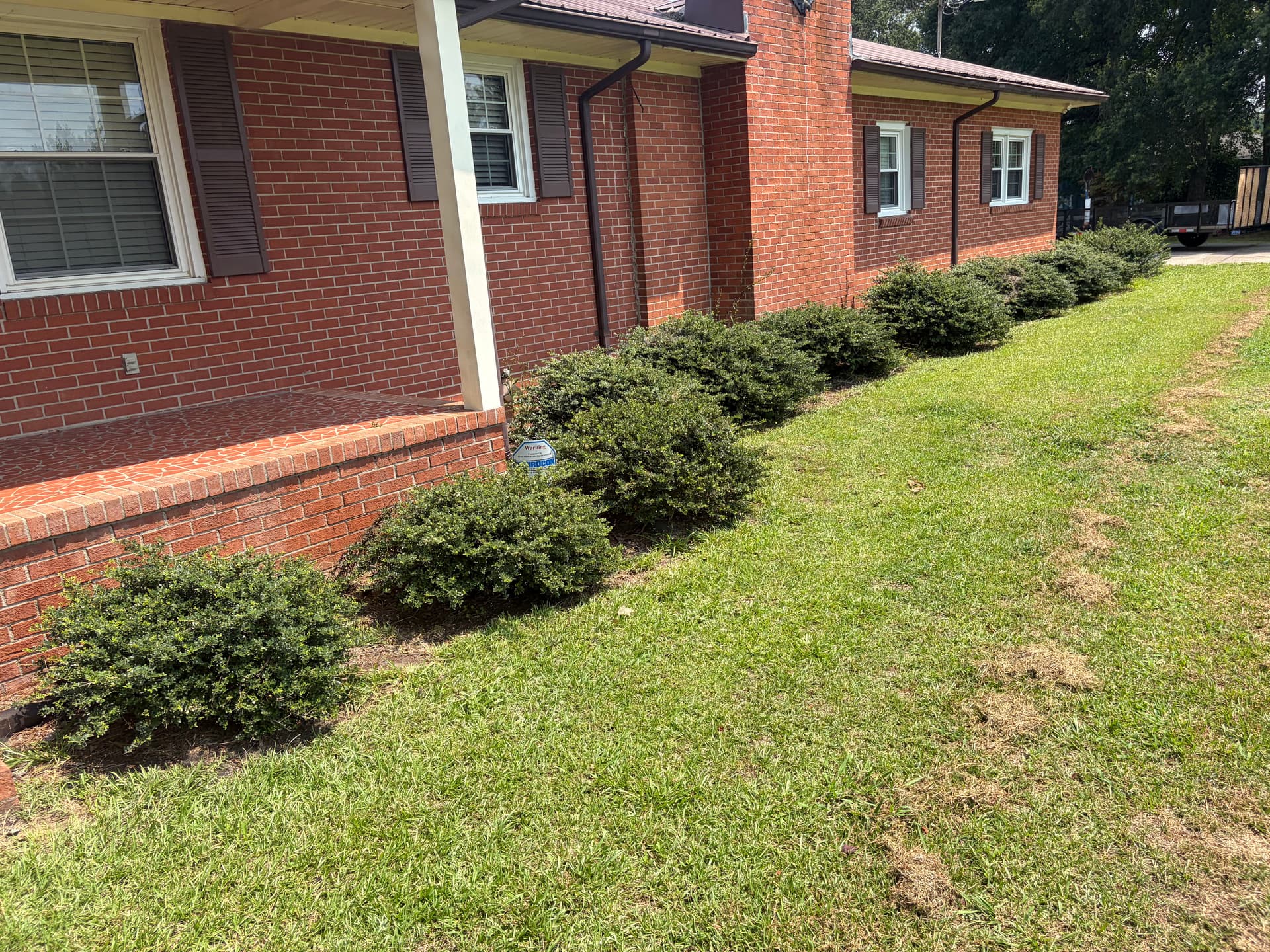 Gallery photos for Shrub Trimming That Makes a Brick Home Pop: Image #4