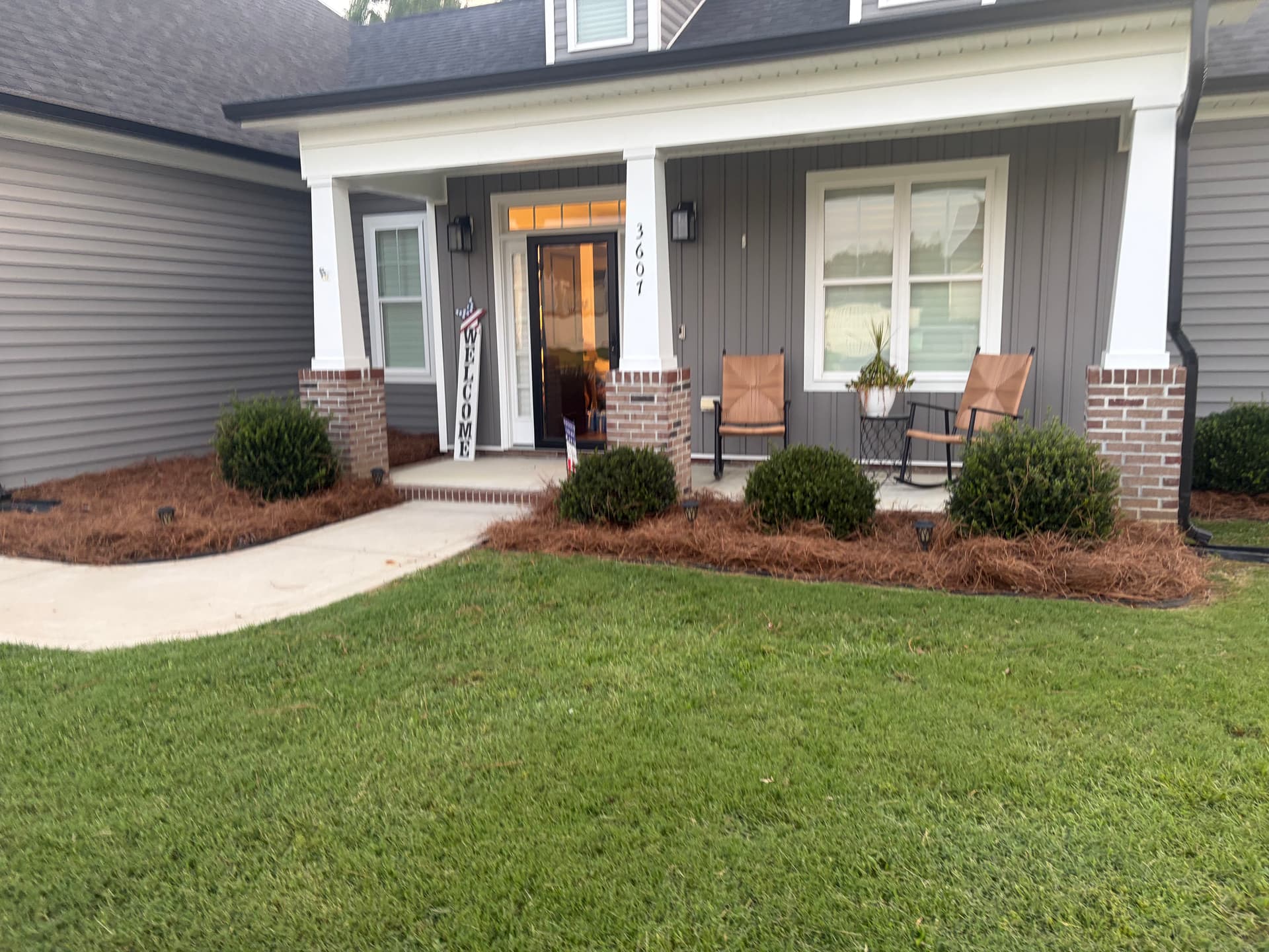 Gallery photos for Fresh Pinestraw Makes a Bigger Difference Than You'd Think: Image #2