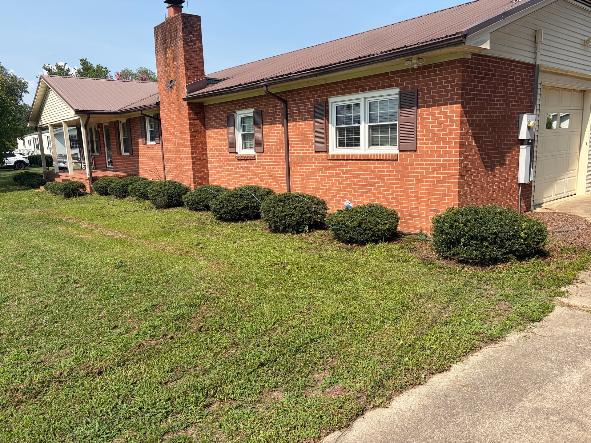 Gallery photos for Shrub Trimming That Makes a Brick Home Pop: Image #3