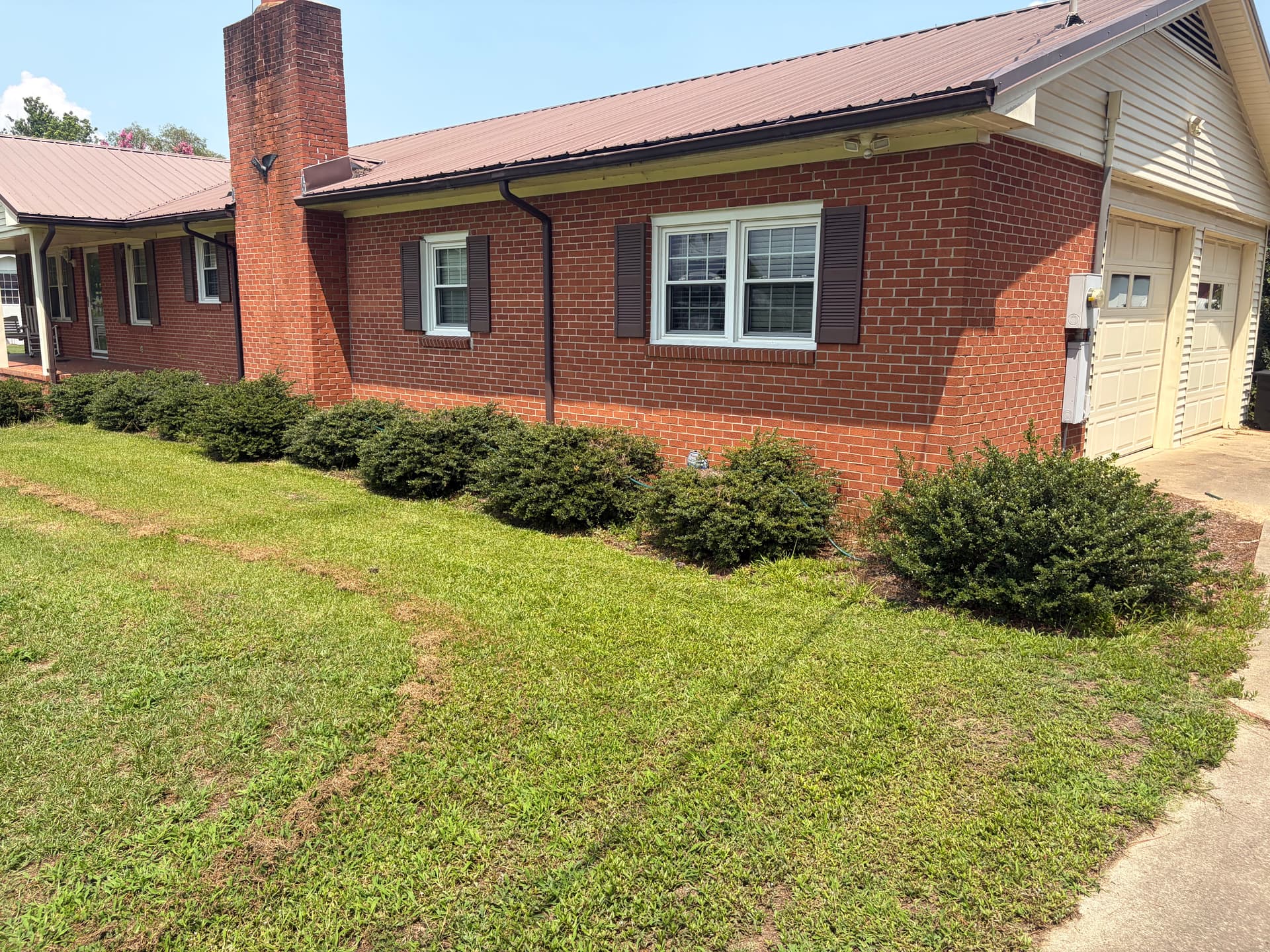 Gallery photos for Shrub Trimming That Makes a Brick Home Pop: Image #6
