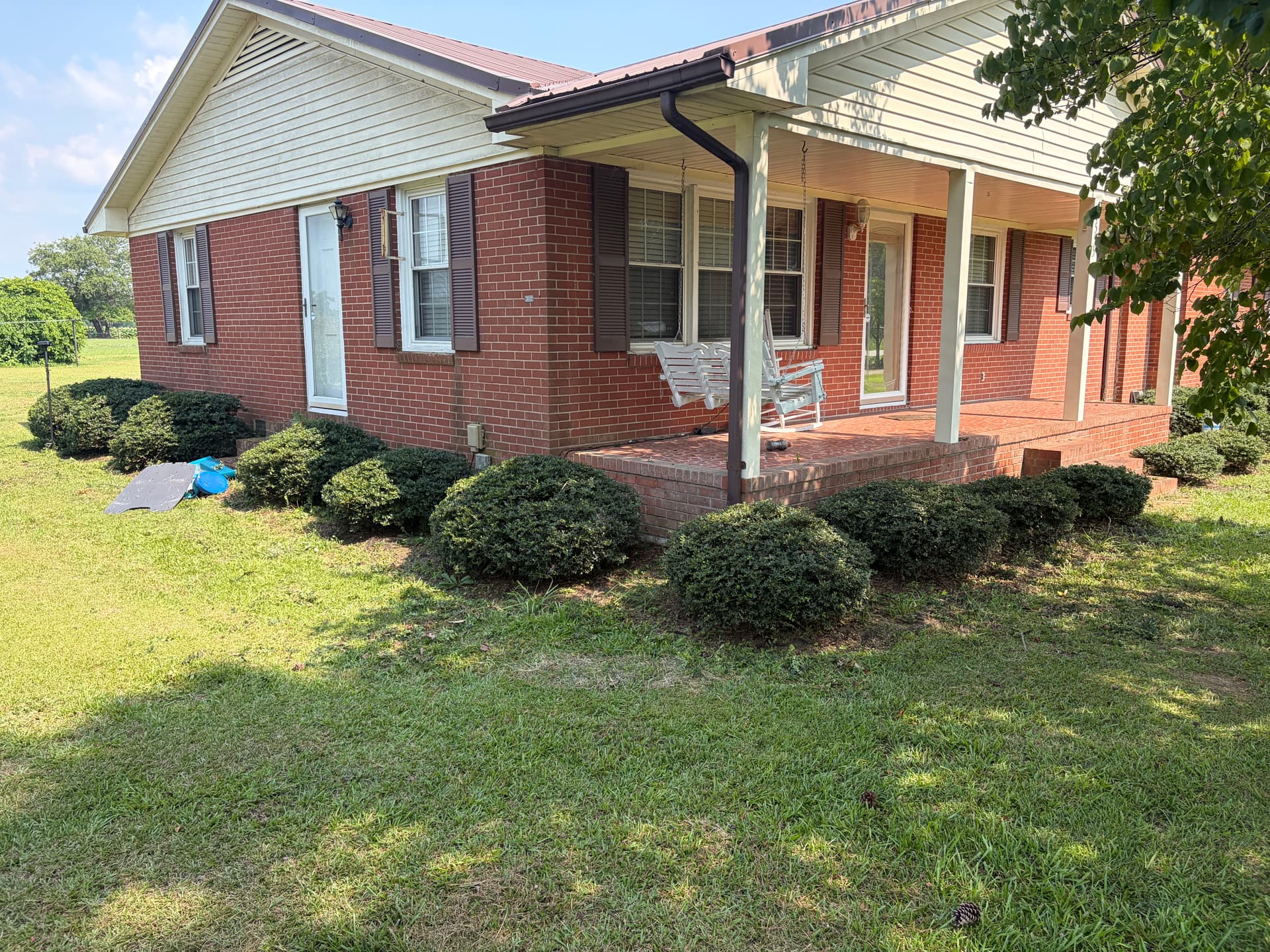 Gallery photos for Shrub Trimming That Makes a Brick Home Pop: Image #1