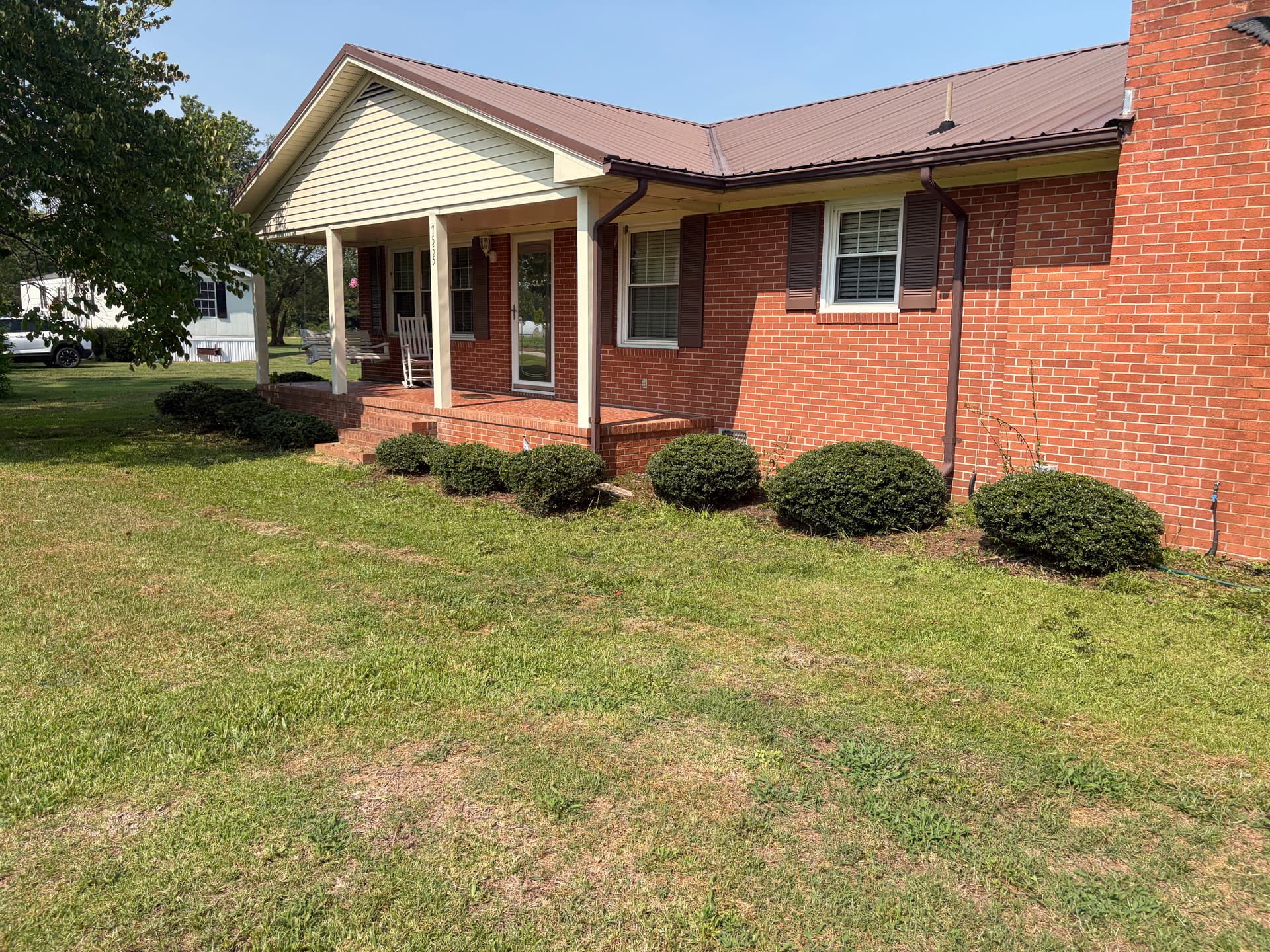 Gallery photos for Shrub Trimming That Makes a Brick Home Pop: Image #2